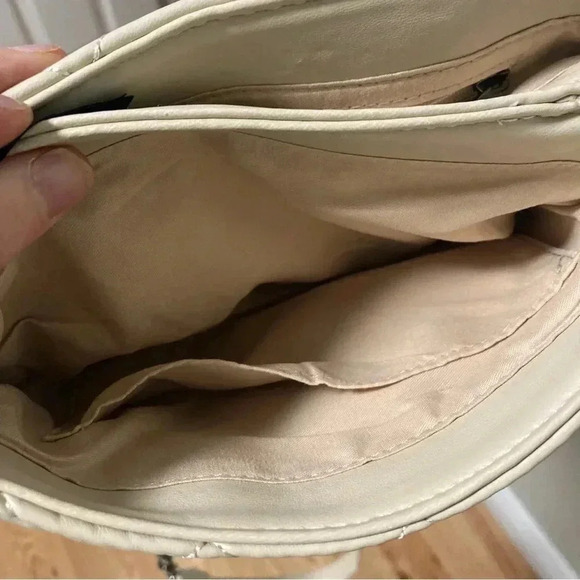 Badgley Mischka cream  quilted crossbody bag - Picture 3 of 5